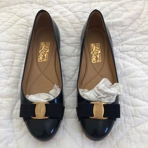 Salvatore Ferragamo classic navy bow shoes